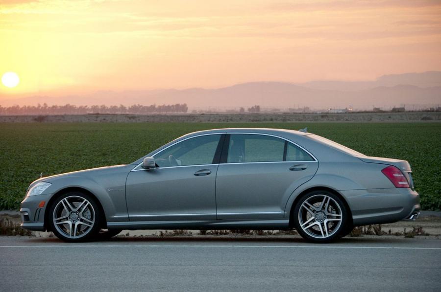  Mercedes-Benz S63 AMG 2012 года  (фото 2 из 50)